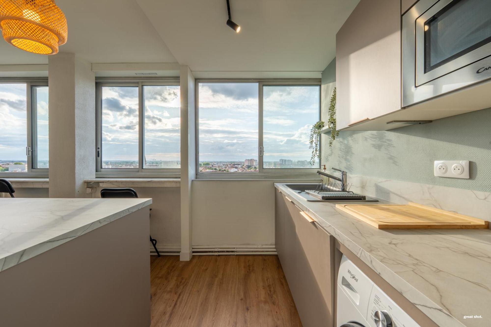 Appartement 3 Bedrooms Balcony Panoramic View - 10 Min Train Station & Metro