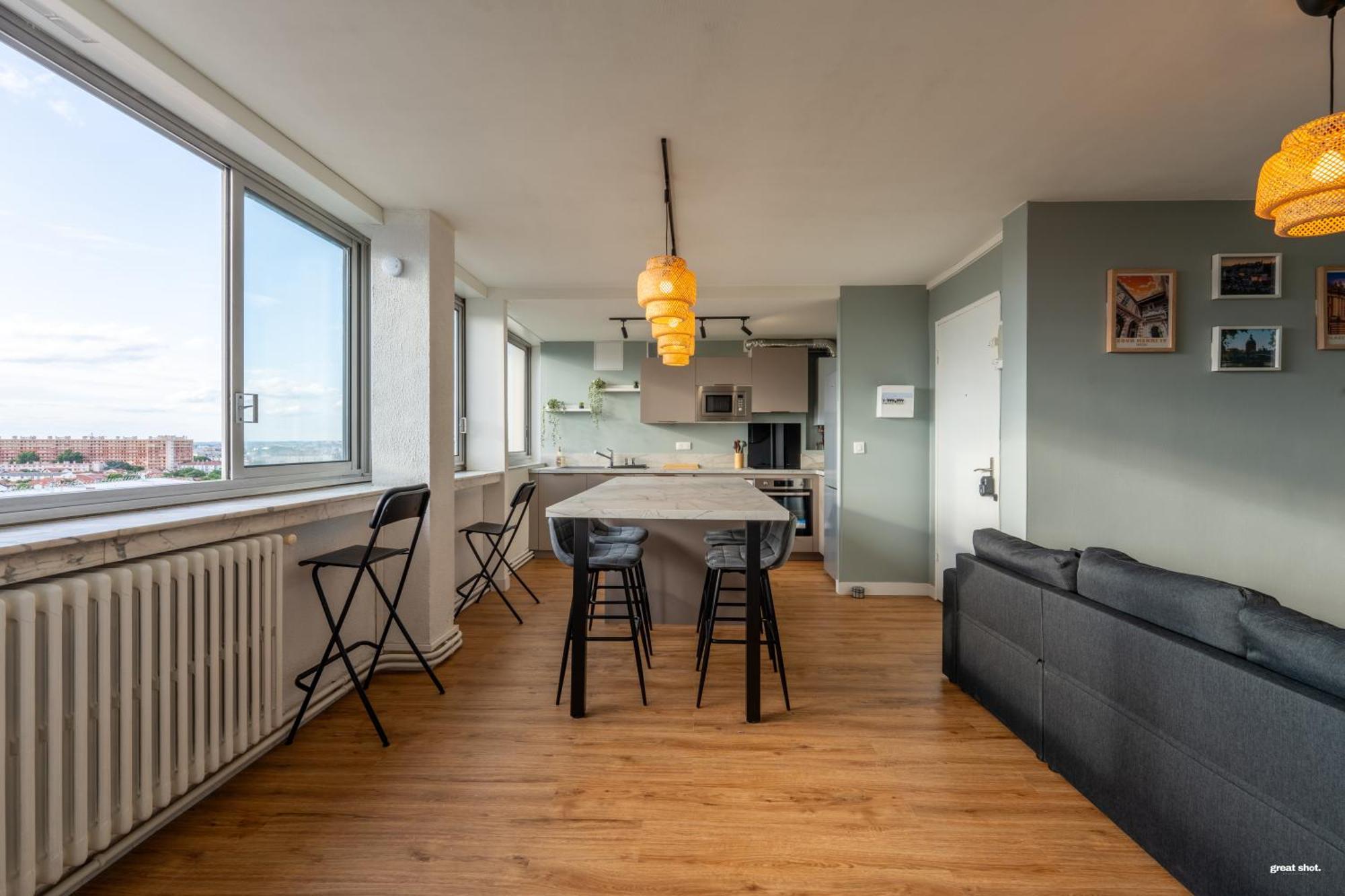 3 Bedrooms Balcony Panoramic View - 10 Min Train Station & Metro