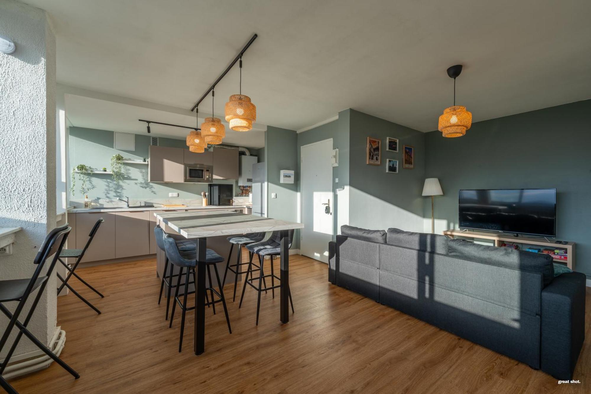 Appartement 3 Bedrooms Balcony Panoramic View - 10 Min Train Station & Metro *